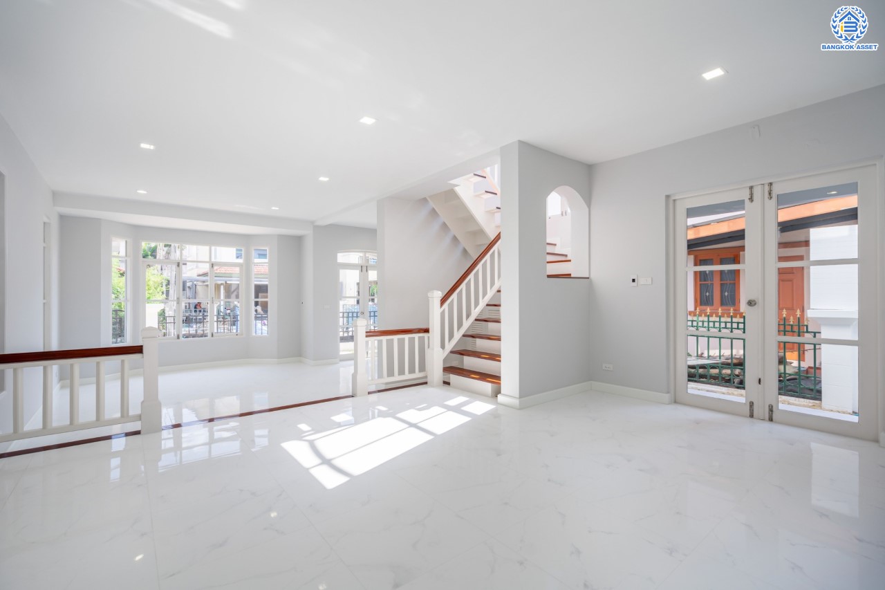 บ้านมือสองตกแต่งใหม่ ม.นันทวัน บางใหญ่-รัตนาธิเบศร์ บ้านเดี่ยวคุณภาพแบรนด์ LH ตอบโจทย์ทุกไลฟ์สไตล์ เนื้อที่ขนาด 66 ตร.ว. ฟังก์ชัน 3 ห้องนอน 3 ห้องน้ำ 1 ห้องแม่บ้านพร้อมห้องน้ำในตัว บนทำศักยภาพ หน้าโครงการติดถนนกาญจนาภิเษก ใกล้รถไฟฟ้าสายสีม่วง "สถานีสามแยกบางใหญ่" และทางด่วน "ศรีรัช"